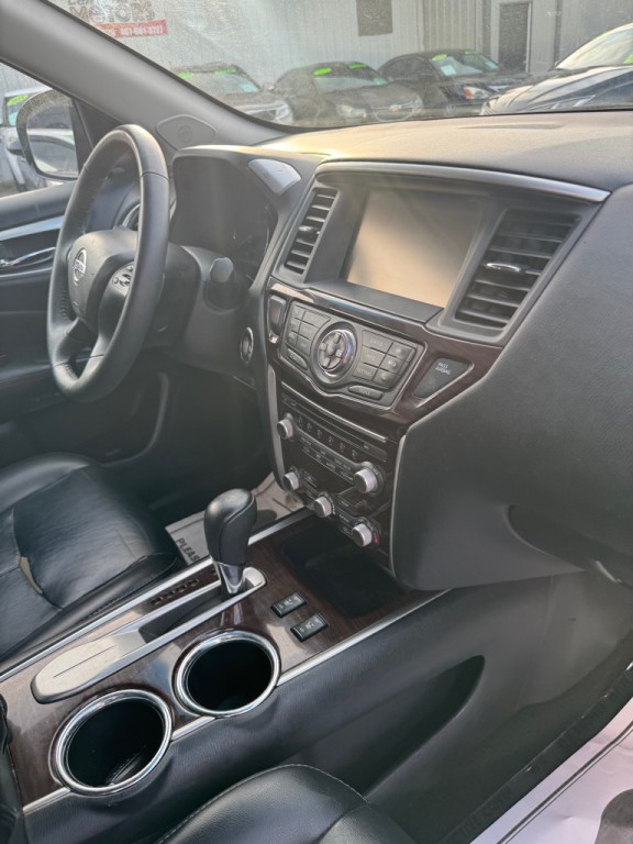 2015 Nissan Pathfinder Image 16