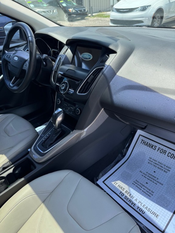 2016 Ford Focus Image 10