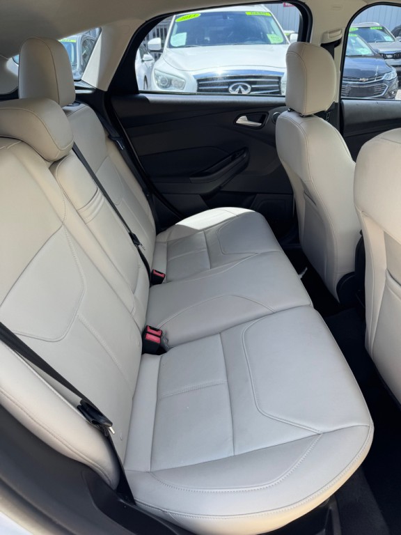 2016 Ford Focus Image 11