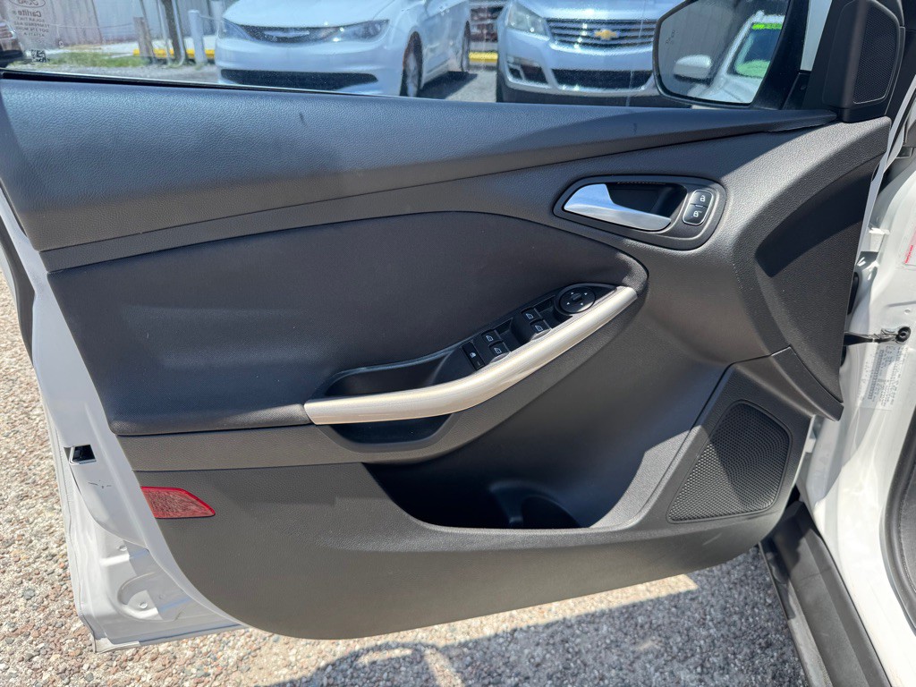 2016 Ford Focus Image 13