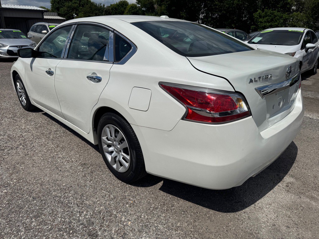 2015 Nissan Altima Image 4