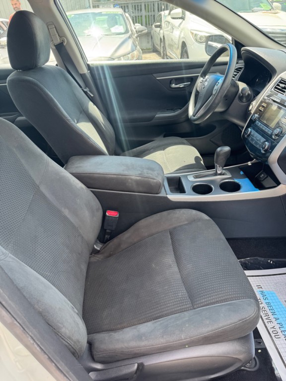 2015 Nissan Altima Image 9