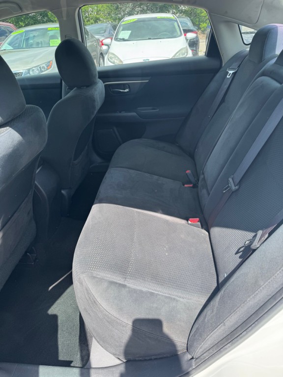 2015 Nissan Altima Image 12