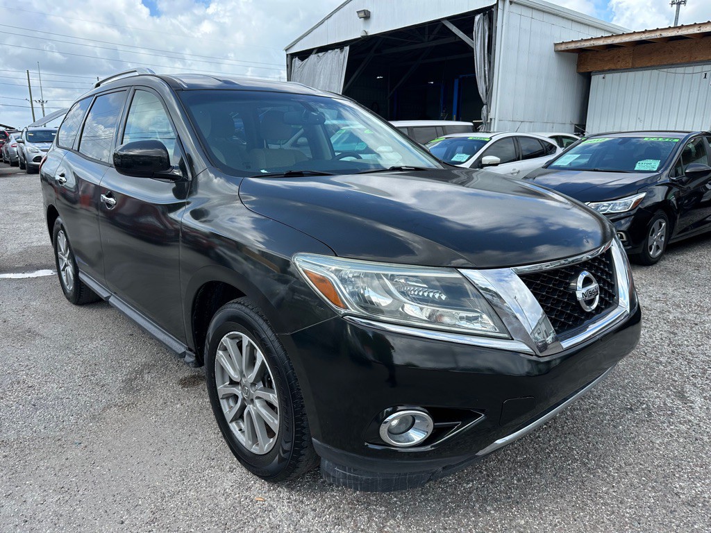 2016 Nissan Pathfinder Image 1