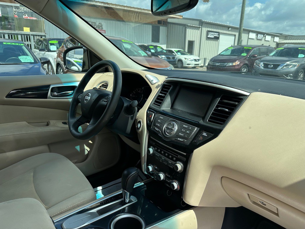 2016 Nissan Pathfinder Image 8