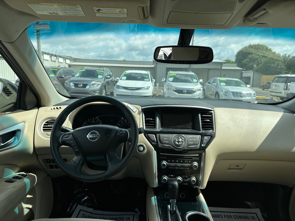 2016 Nissan Pathfinder Image 9