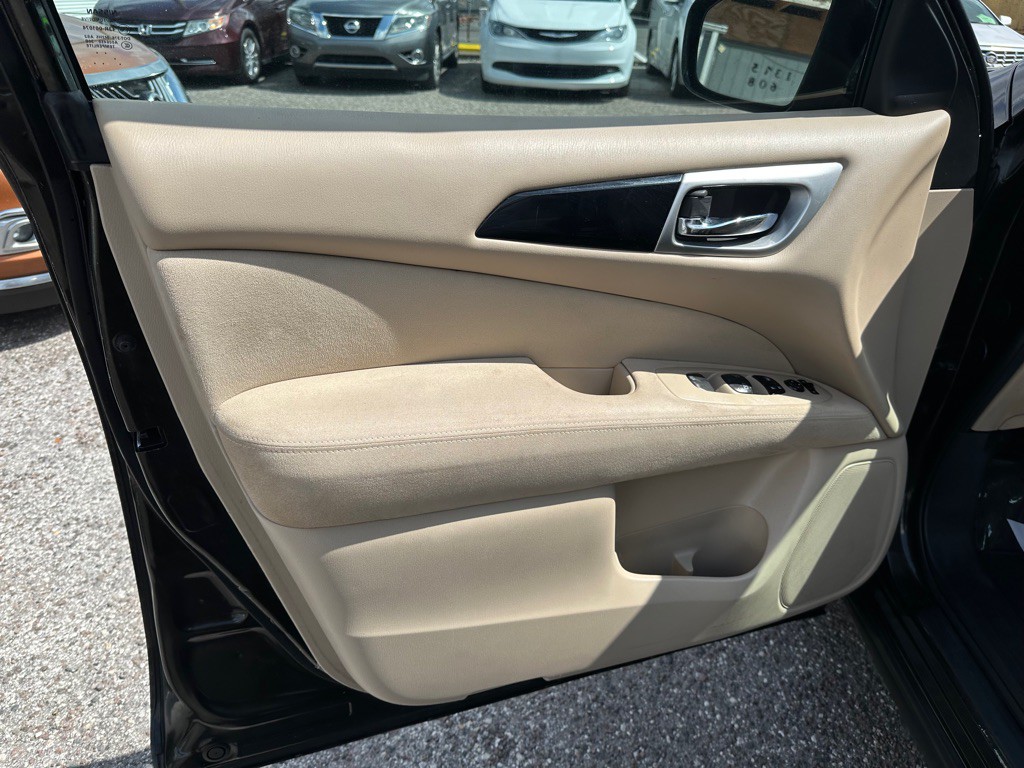 2016 Nissan Pathfinder Image 11