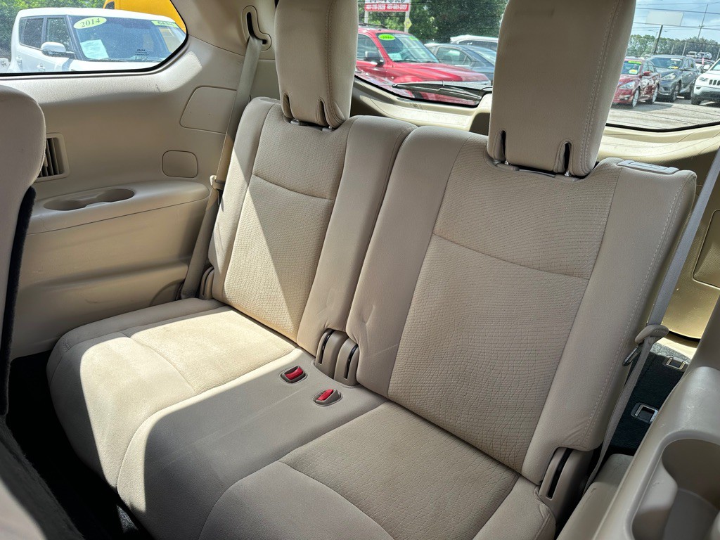 2016 Nissan Pathfinder Image 16