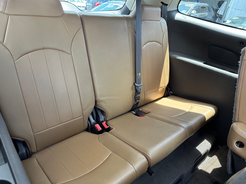 2016 Buick Enclave Image 16