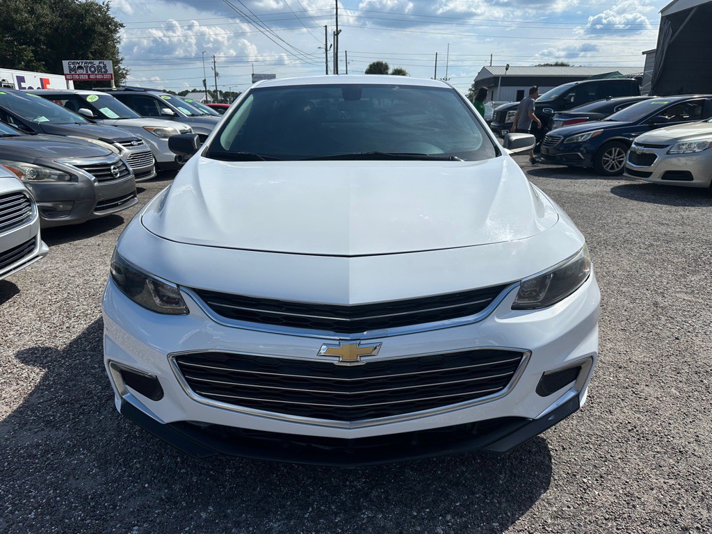 2018 Chevrolet Malibu Image 2