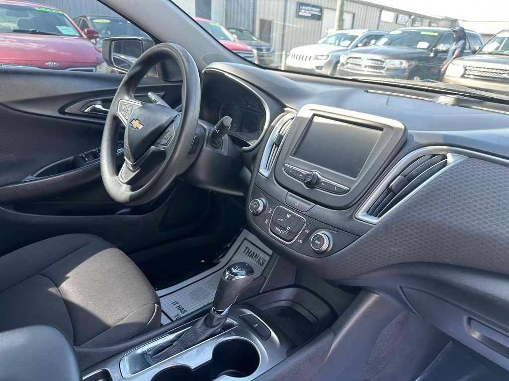 2018 Chevrolet Malibu Image 8
