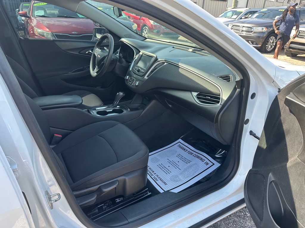 2018 Chevrolet Malibu Image 12