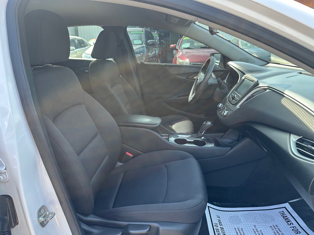 2018 Chevrolet Malibu Image 13