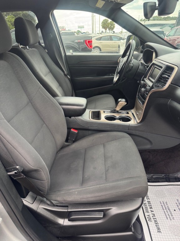 2017 Jeep Grand Cherokee Image 12
