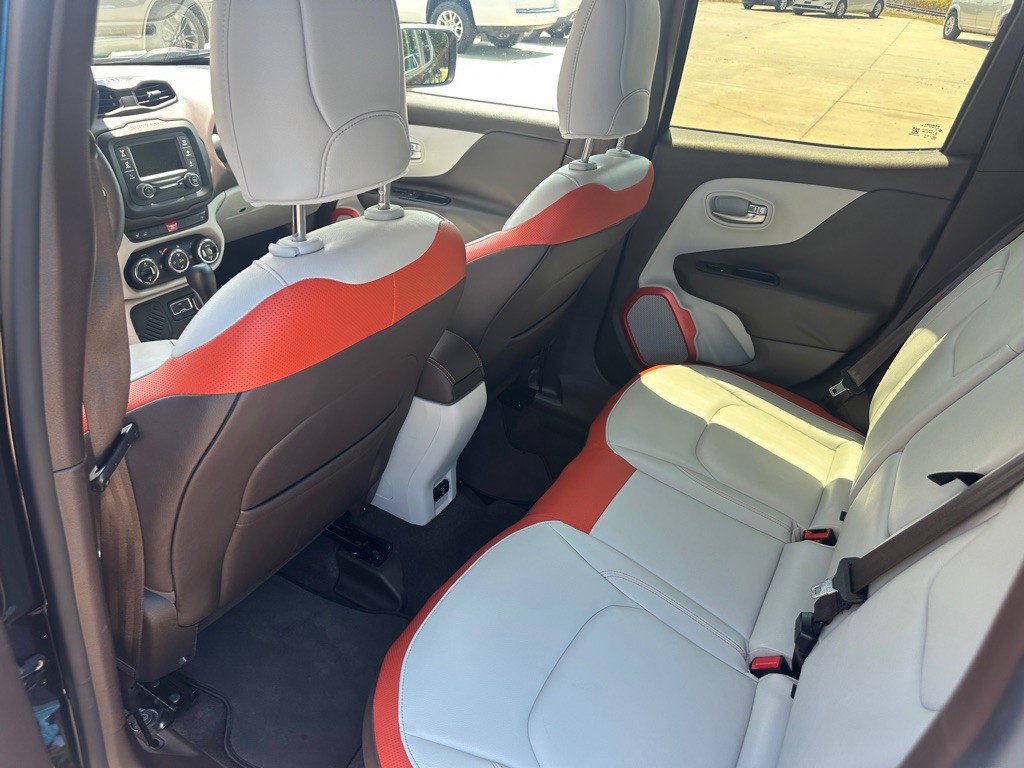2015 Jeep Renegade Image 8