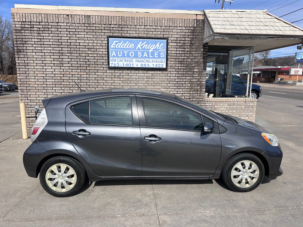 2012 Toyota Prius Image 2