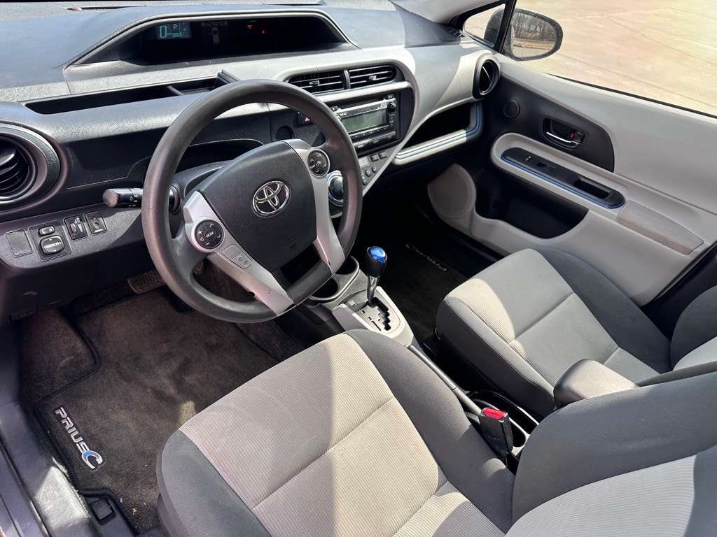2012 Toyota Prius Image 7