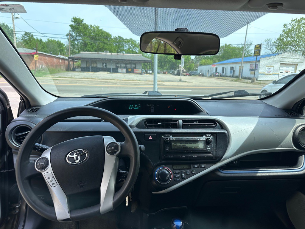 2012 Toyota Prius Image 8