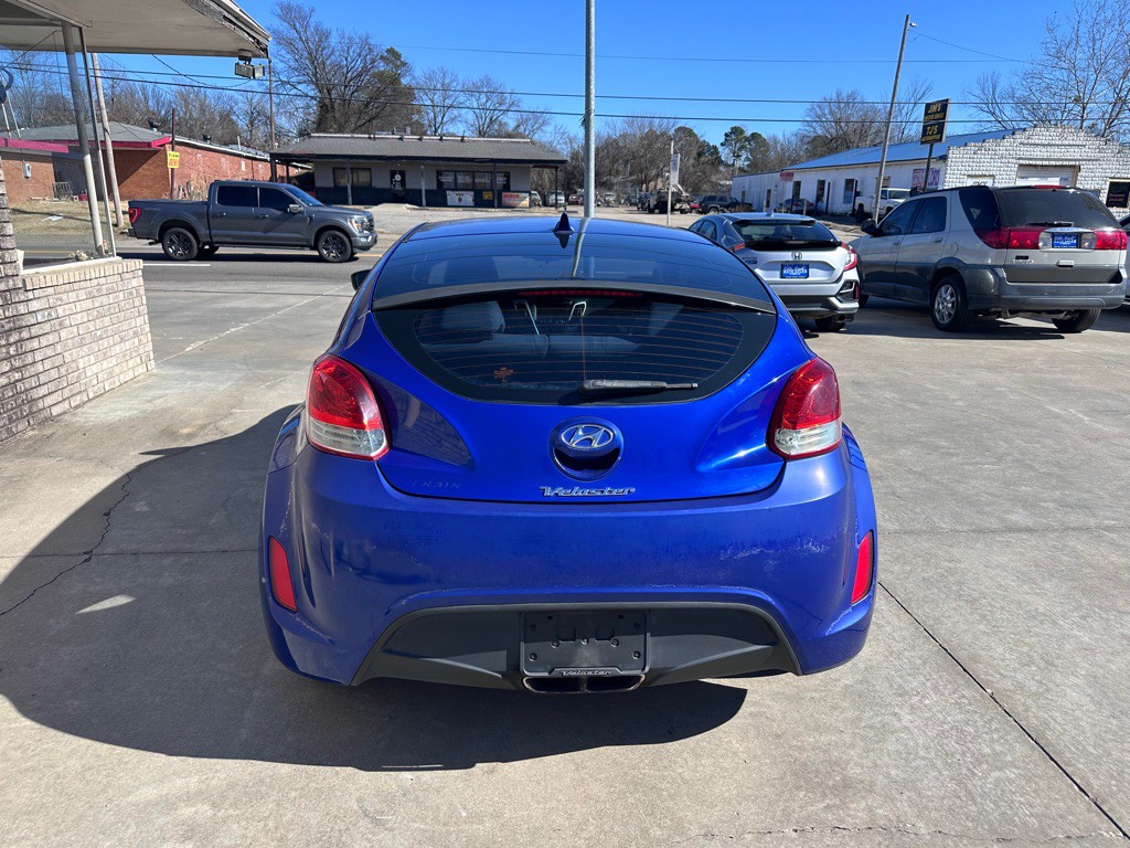 2012 Hyundai Veloster Image 4