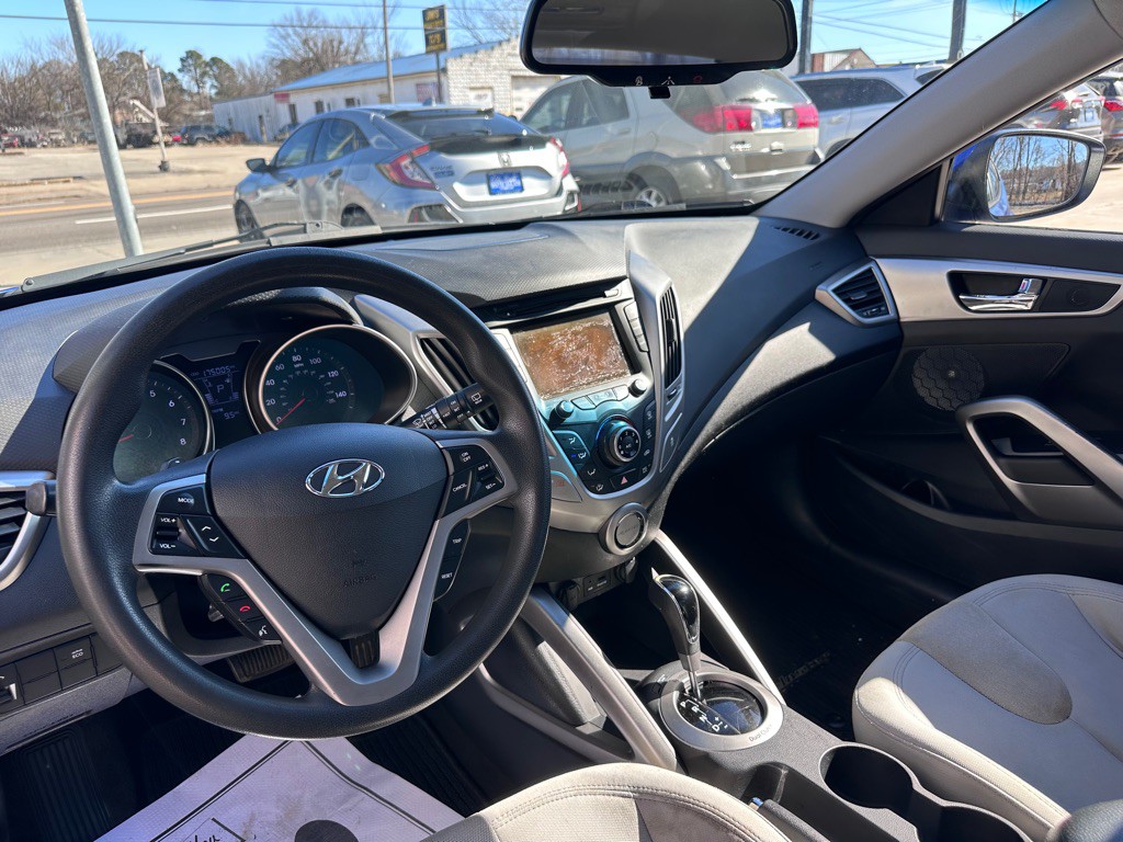 2012 Hyundai Veloster Image 8