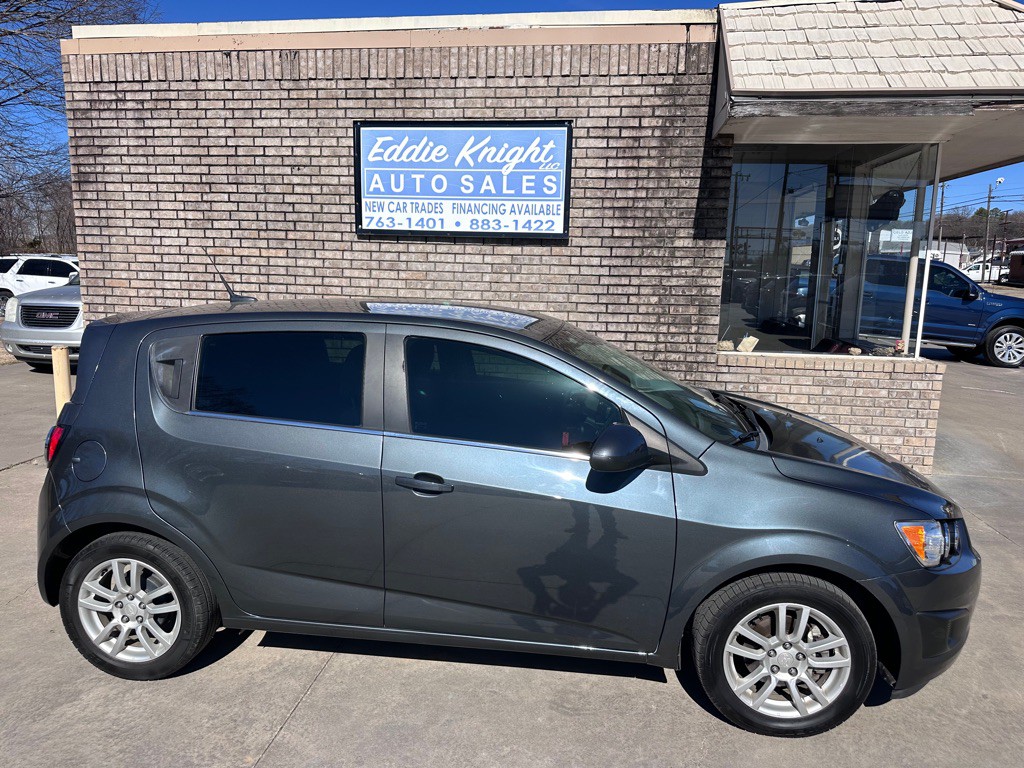 2013 Chevrolet Sonic Image 2