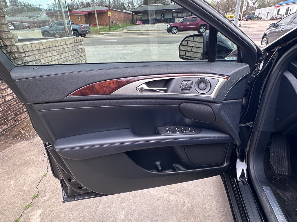 2017 Lincoln MKZ Image 10