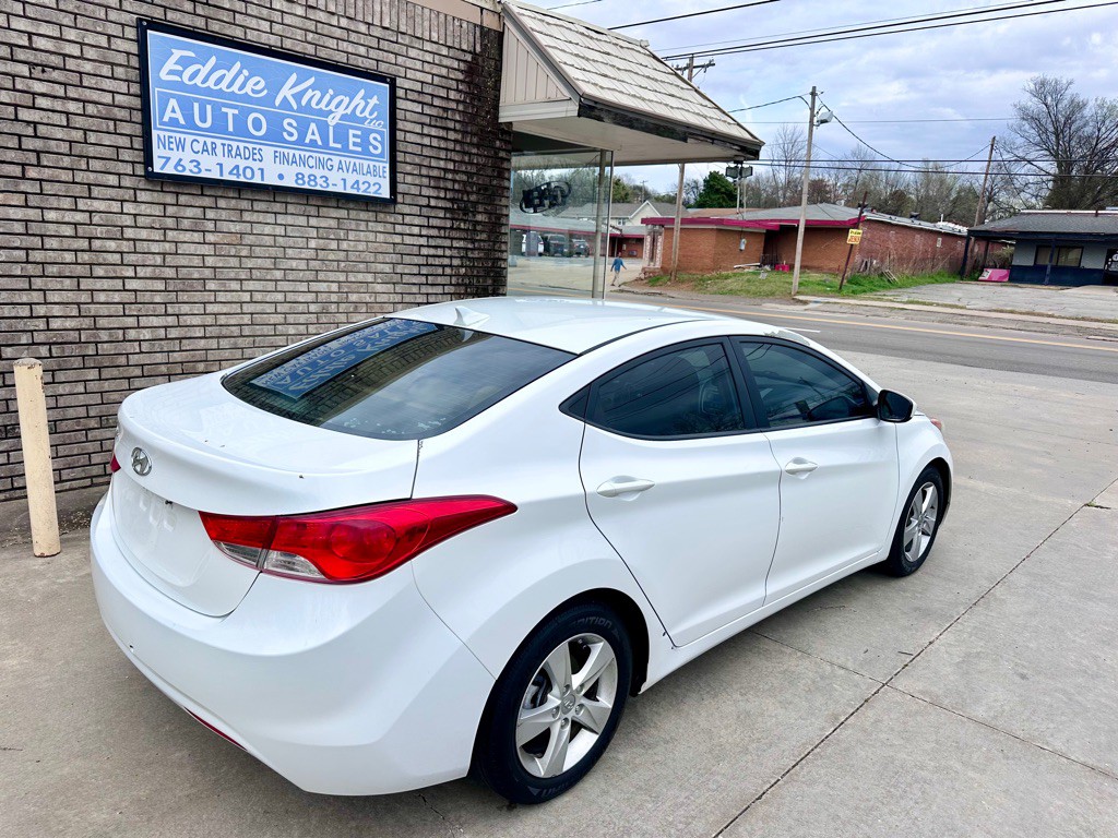 2013 Hyundai Elantra Image 2