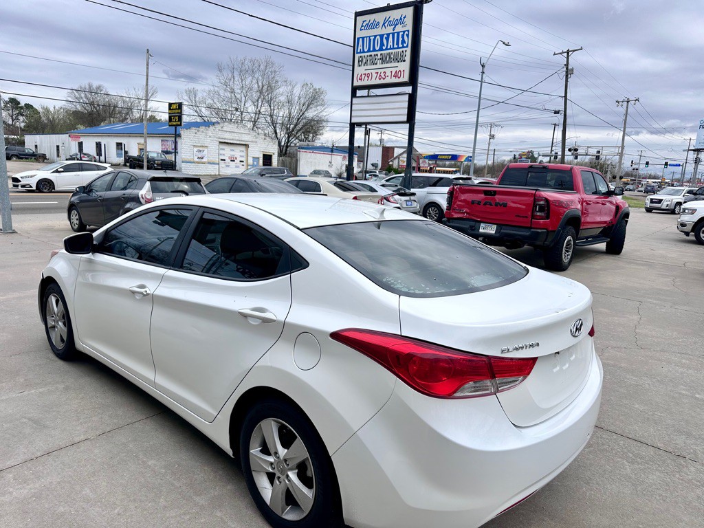 2013 Hyundai Elantra Image 4