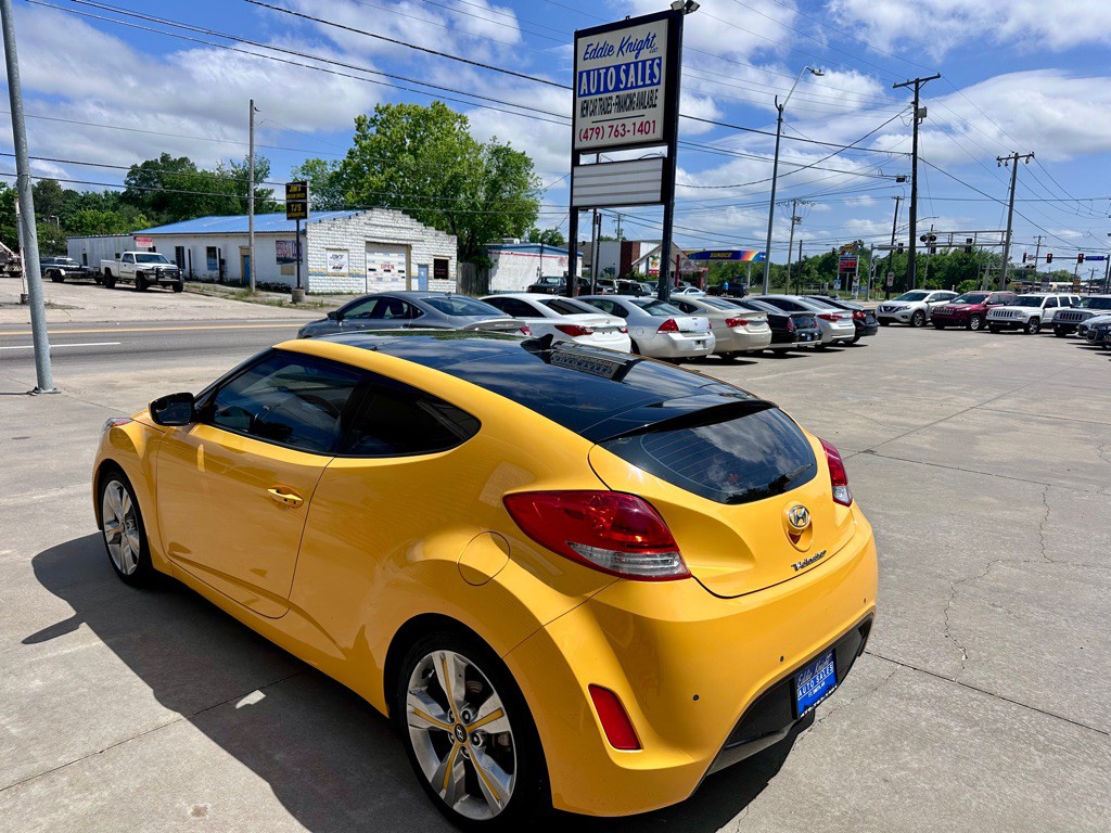 2016 Hyundai Veloster Image 5