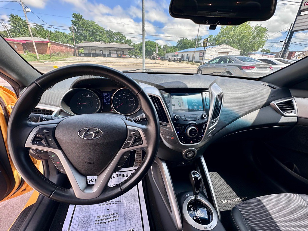 2016 Hyundai Veloster Image 8