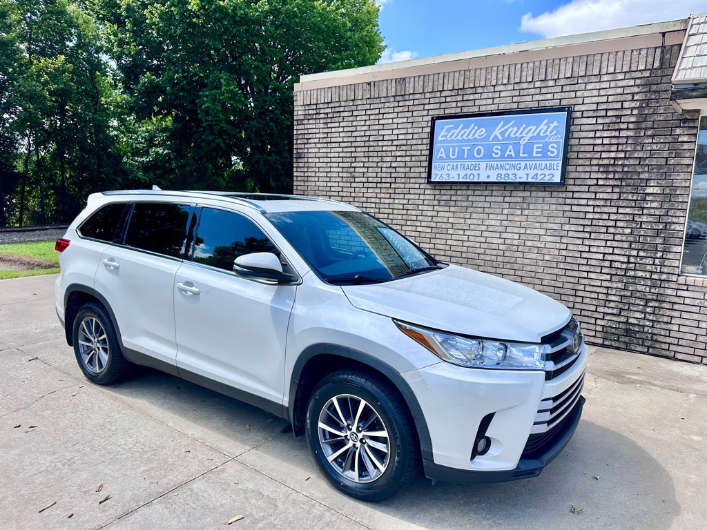 2019 Toyota Highlander Image 1