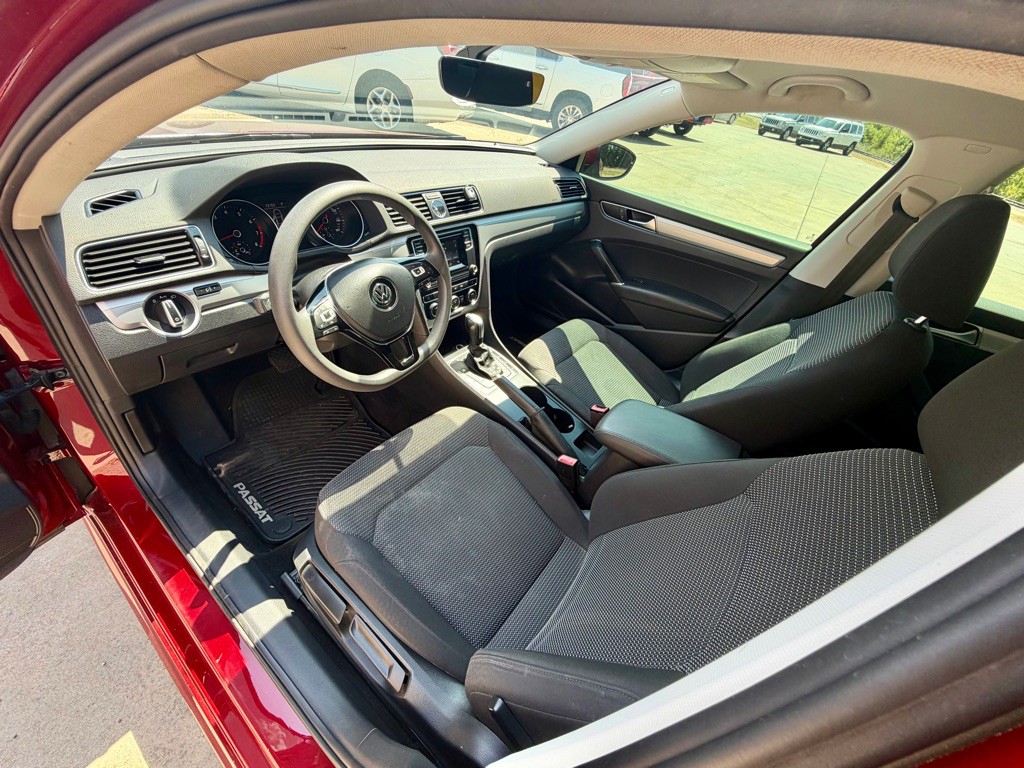 2017 Volkswagen Passat Image 9