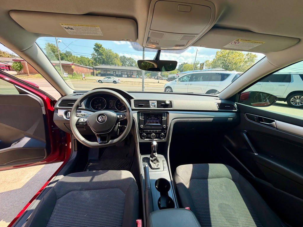 2017 Volkswagen Passat Image 11
