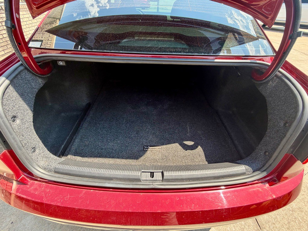 2017 Volkswagen Passat Image 12