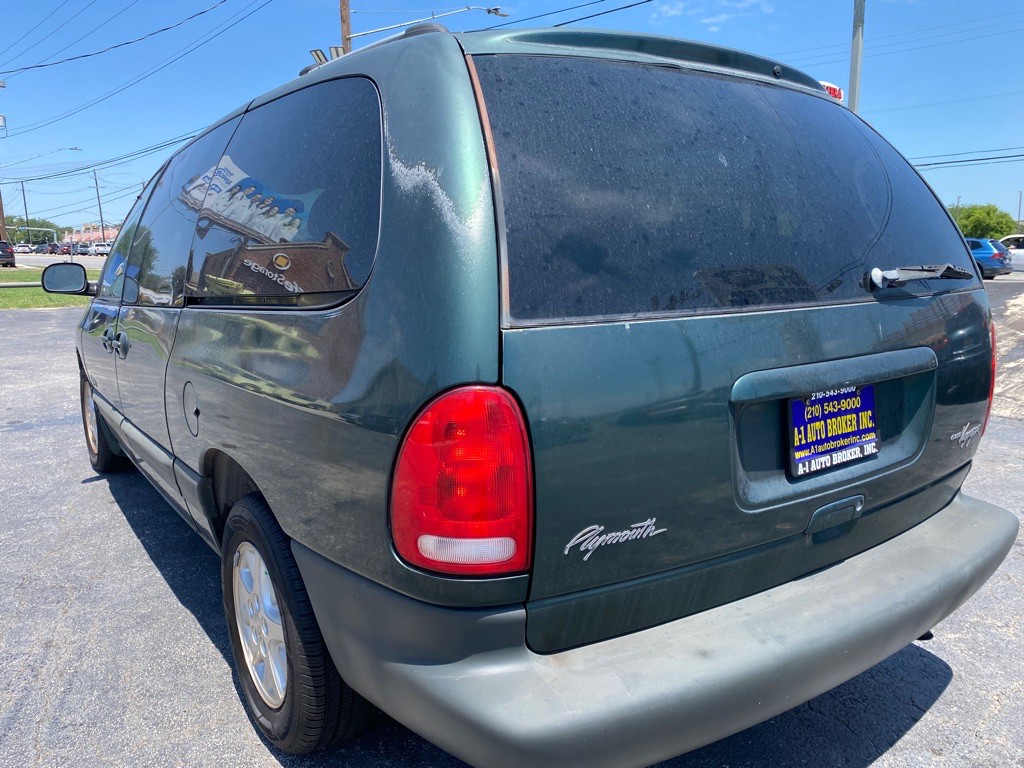 1999 Plymouth Grand Voyager Image 2
