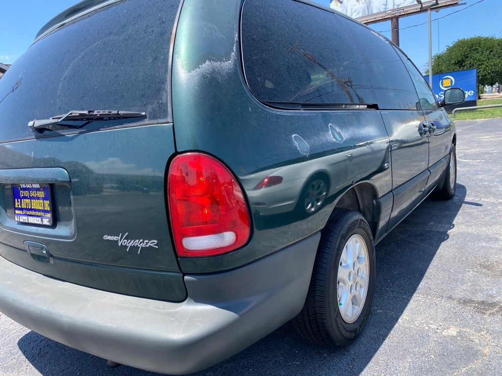 1999 Plymouth Grand Voyager Image 4