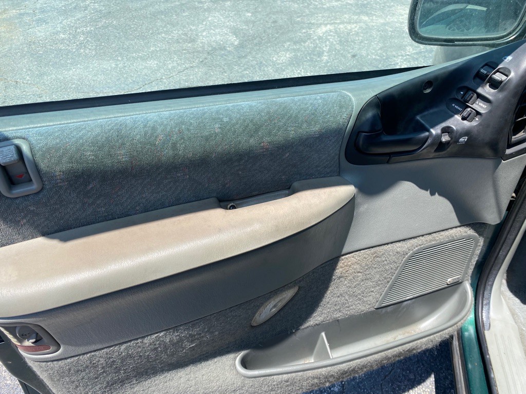 1999 Plymouth Grand Voyager Image 7