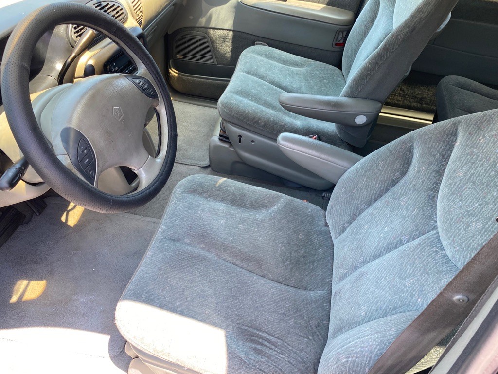 1999 Plymouth Grand Voyager Image 9