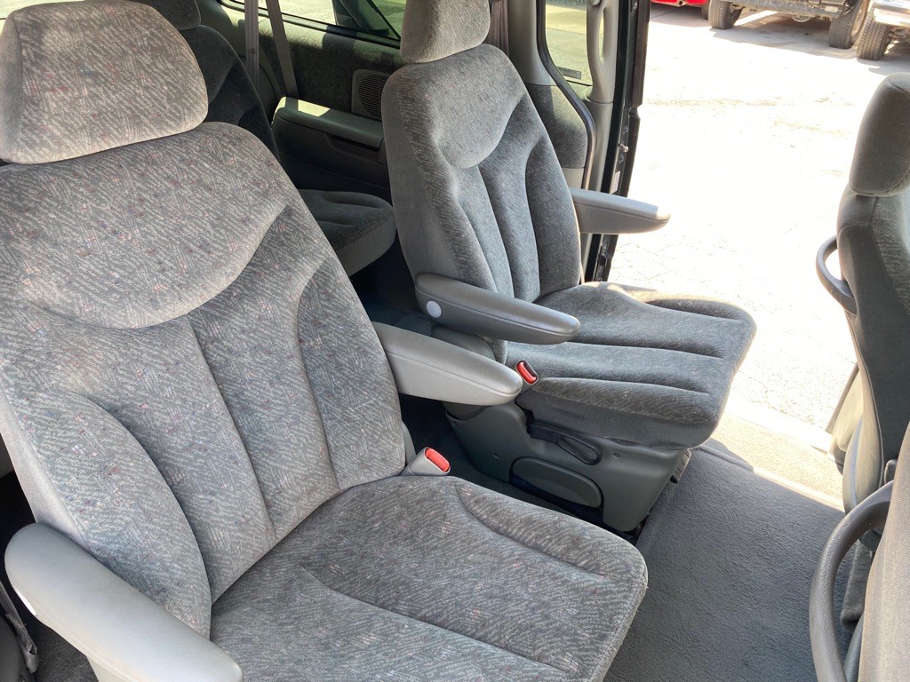 1999 Plymouth Grand Voyager Image 14