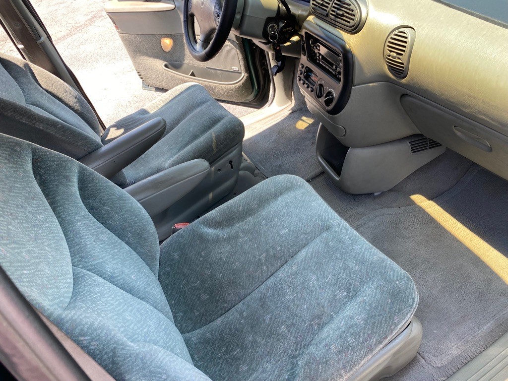 1999 Plymouth Grand Voyager Image 15