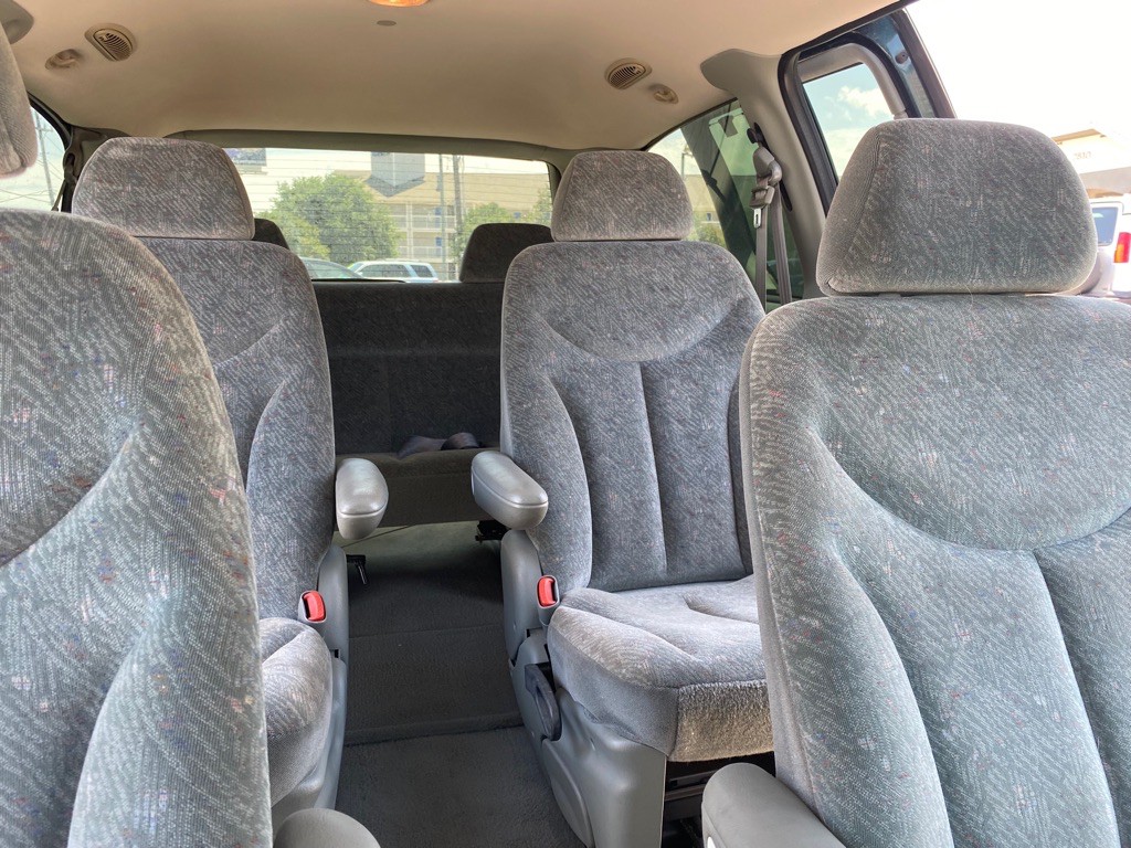 1999 Plymouth Grand Voyager Image 17