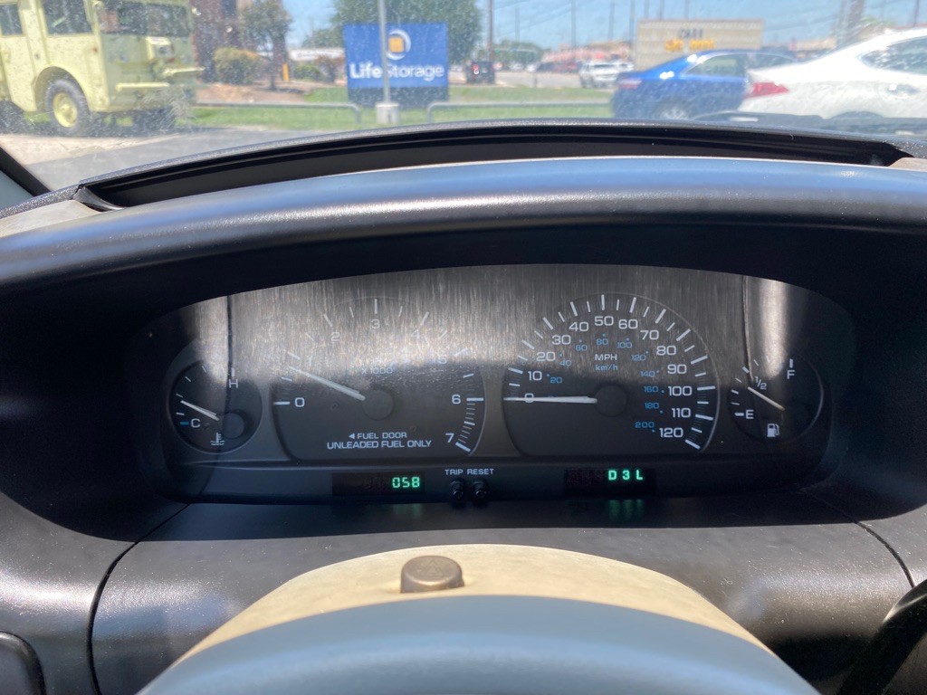 1999 Plymouth Grand Voyager Image 22