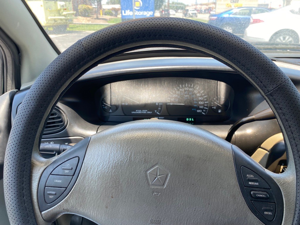 1999 Plymouth Grand Voyager Image 23