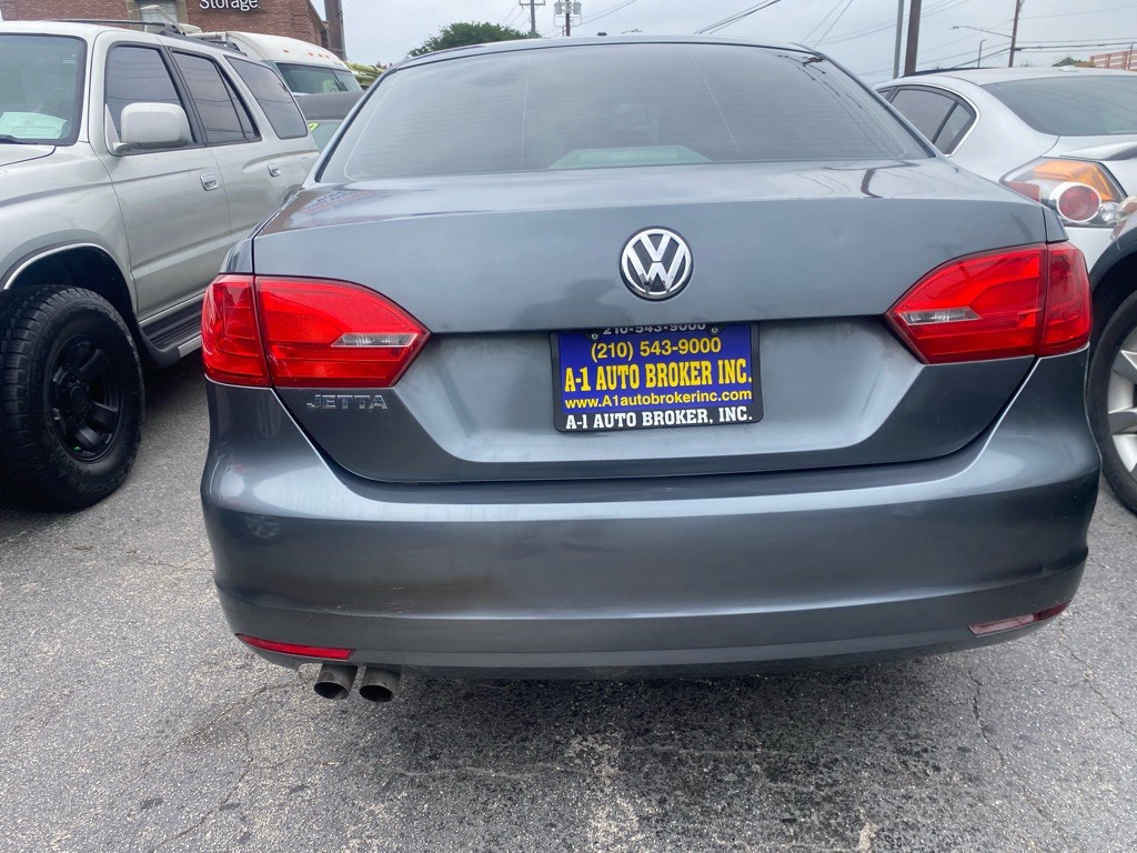 2011 Volkswagen Jetta Image 3