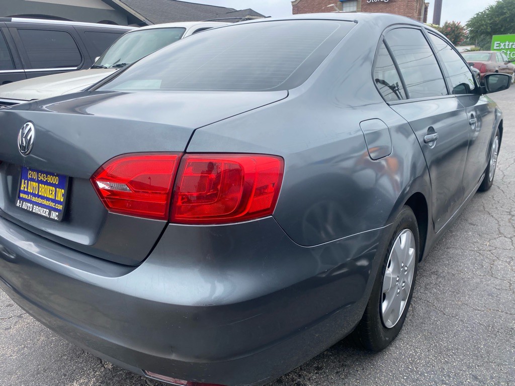 2011 Volkswagen Jetta Image 4