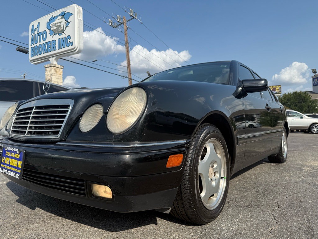 1999 Mercedes-Benz E-Class Image 1