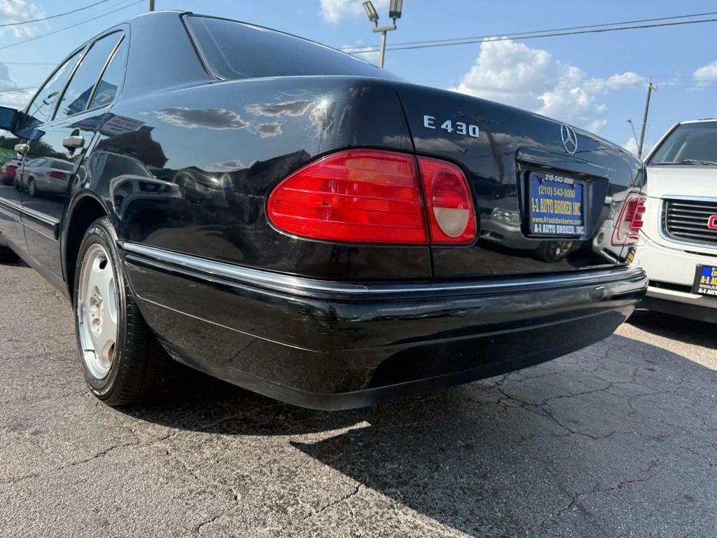 1999 Mercedes-Benz E-Class Image 2