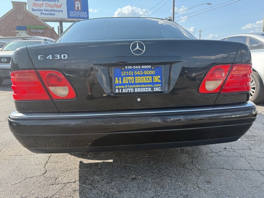 1999 Mercedes-Benz E-Class Image 3