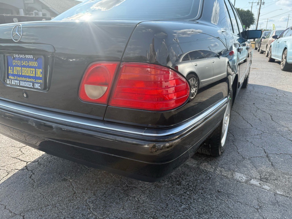 1999 Mercedes-Benz E-Class Image 4