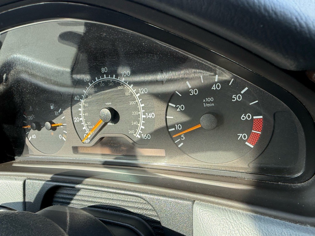 1999 Mercedes-Benz E-Class Image 9